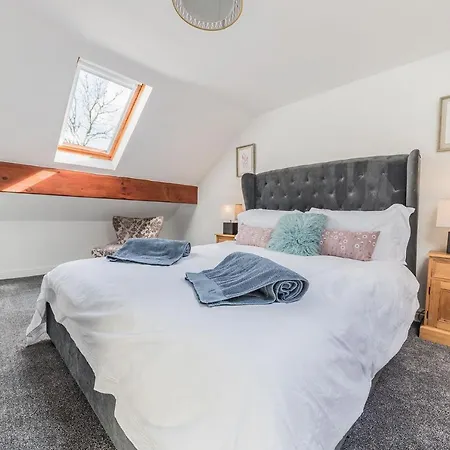 Byre & Millers, Coniston, Twin Sleeping 12 Holiday home